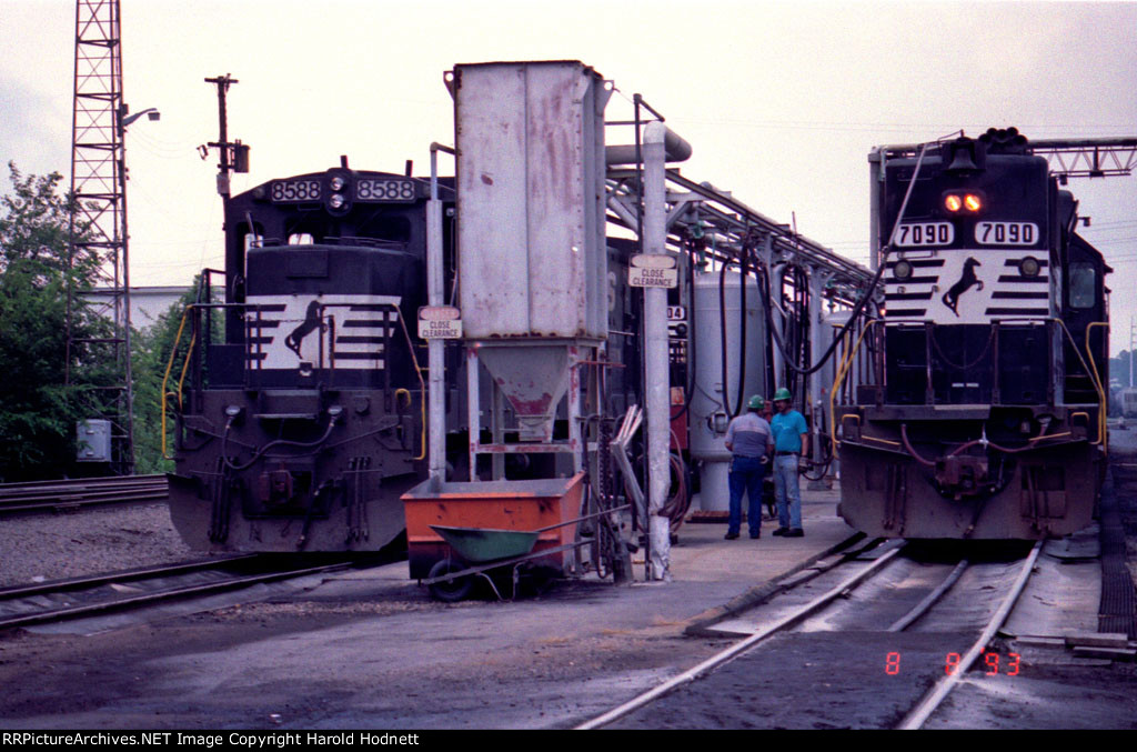 NS 7090 & 8588 at the fuel racks